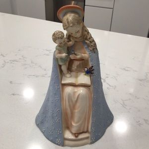 Sitting Madonna with child